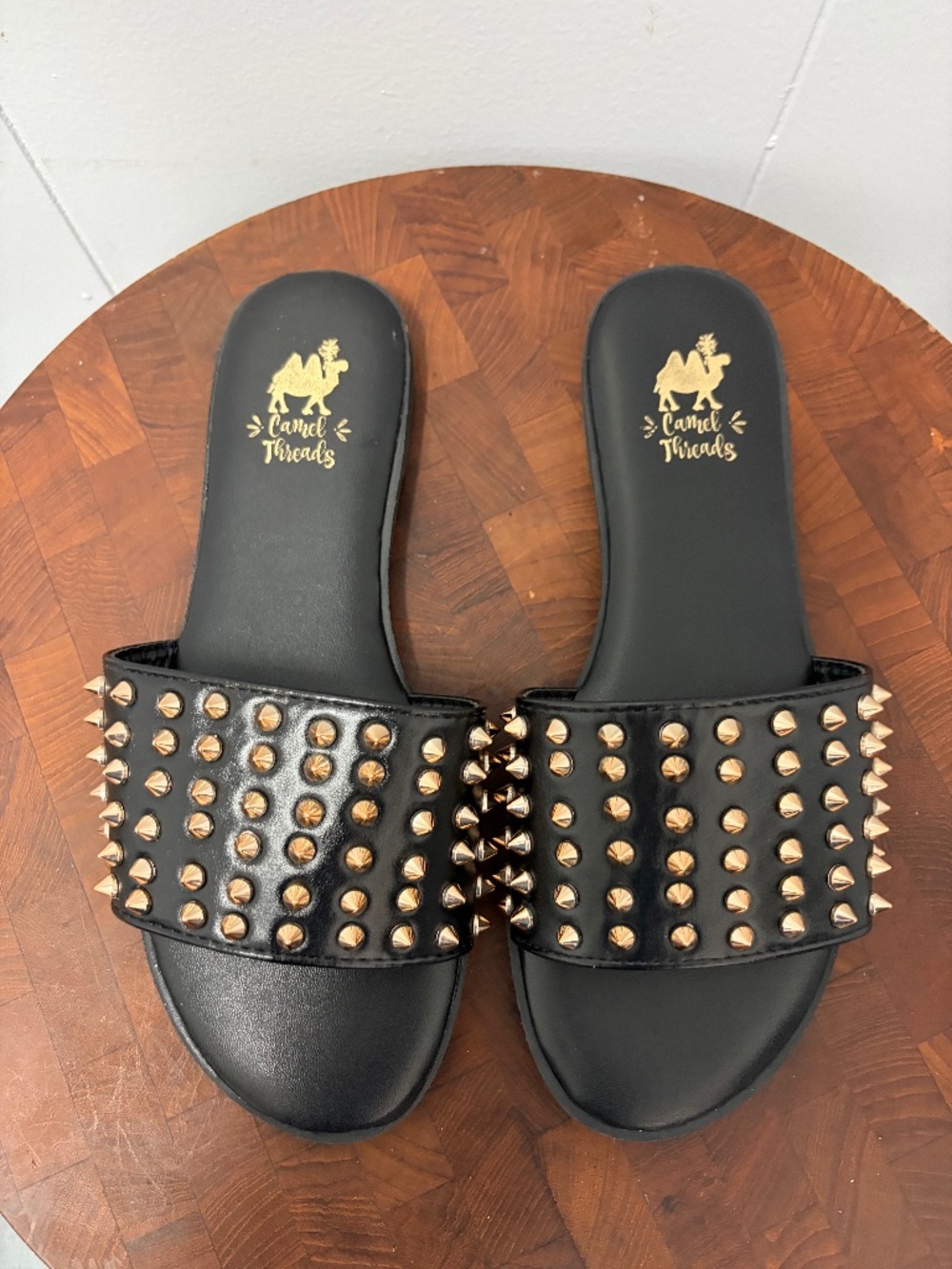 Camel Threads Flirtini Black  Gold Studded Sandals Women's Size 8